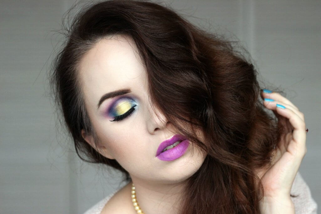 líčenie líčení vizáž inspirace makeup purple fialové žlté yellow halo juvias place the magic blog blogerka zelené oči green eyes