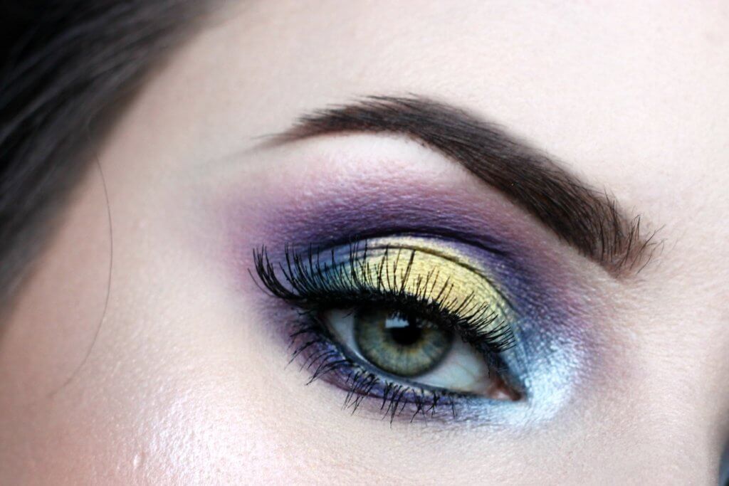 líčenie líčení vizáž inspirace makeup purple fialové žlté yellow halo juvias place the magic blog blogerka zelené oči green eyes