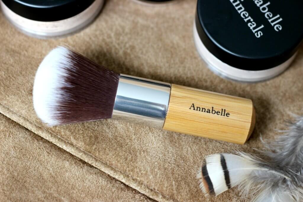 annabelle minerals mineralny make-up puder minerální natural fair bledula bledule bledý svetlý recenzia recenze kabuki štetec
